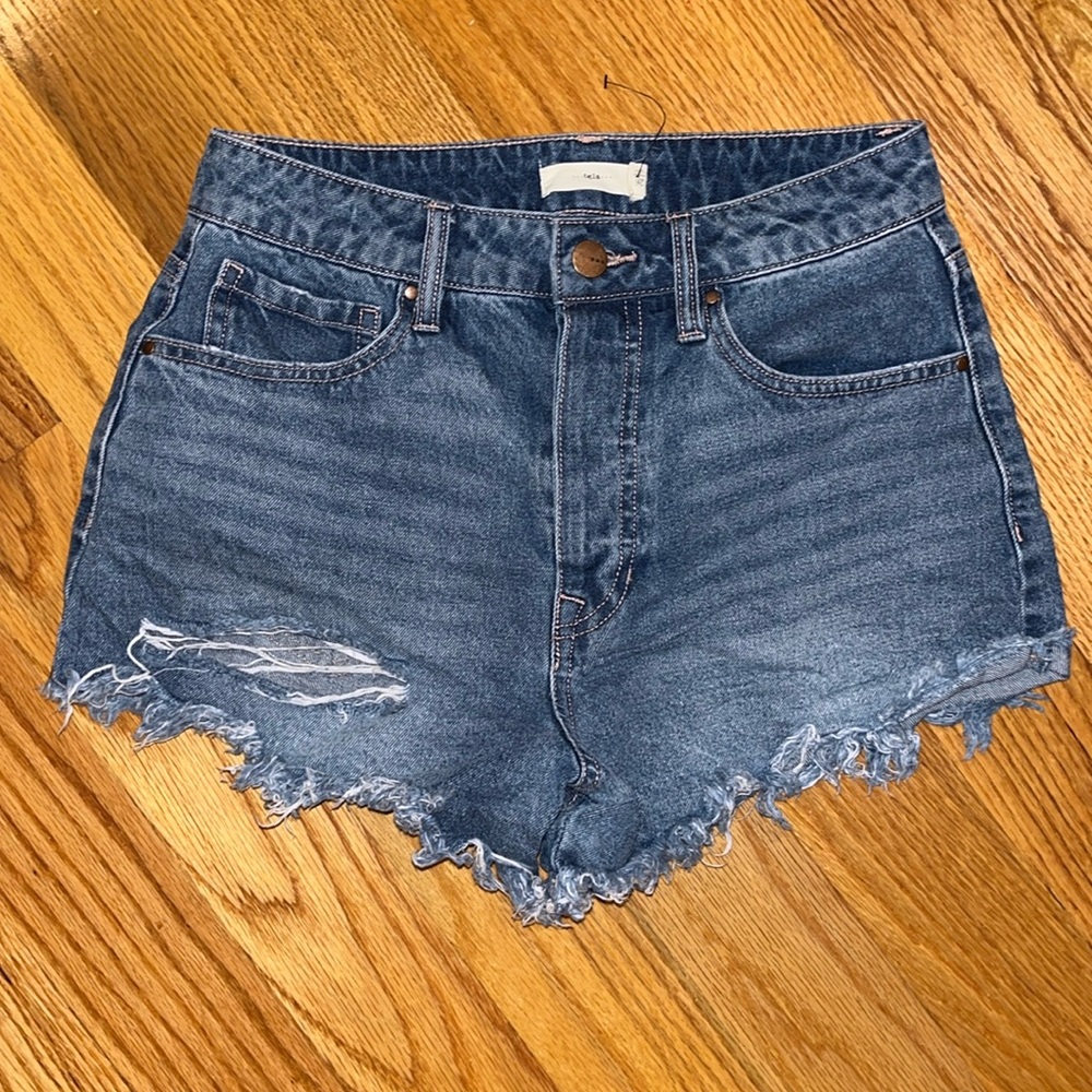 Tgla distressed jean shorts size 26